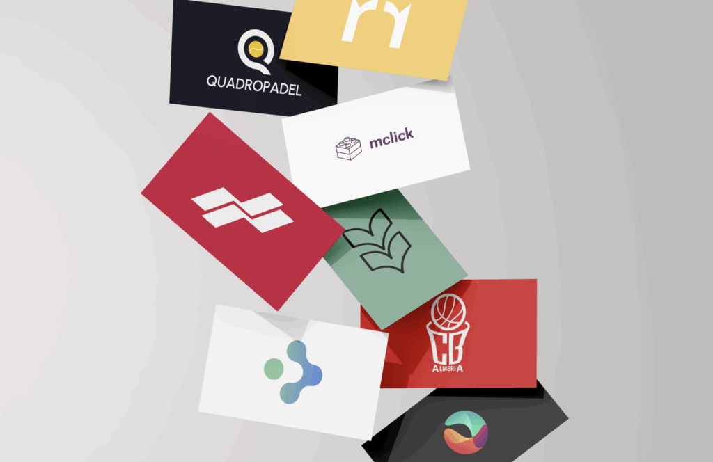 Collage de ideas creativas para el diseño de tarjetas de visita NFC, mostrando diferentes estilos, colores y materiales.