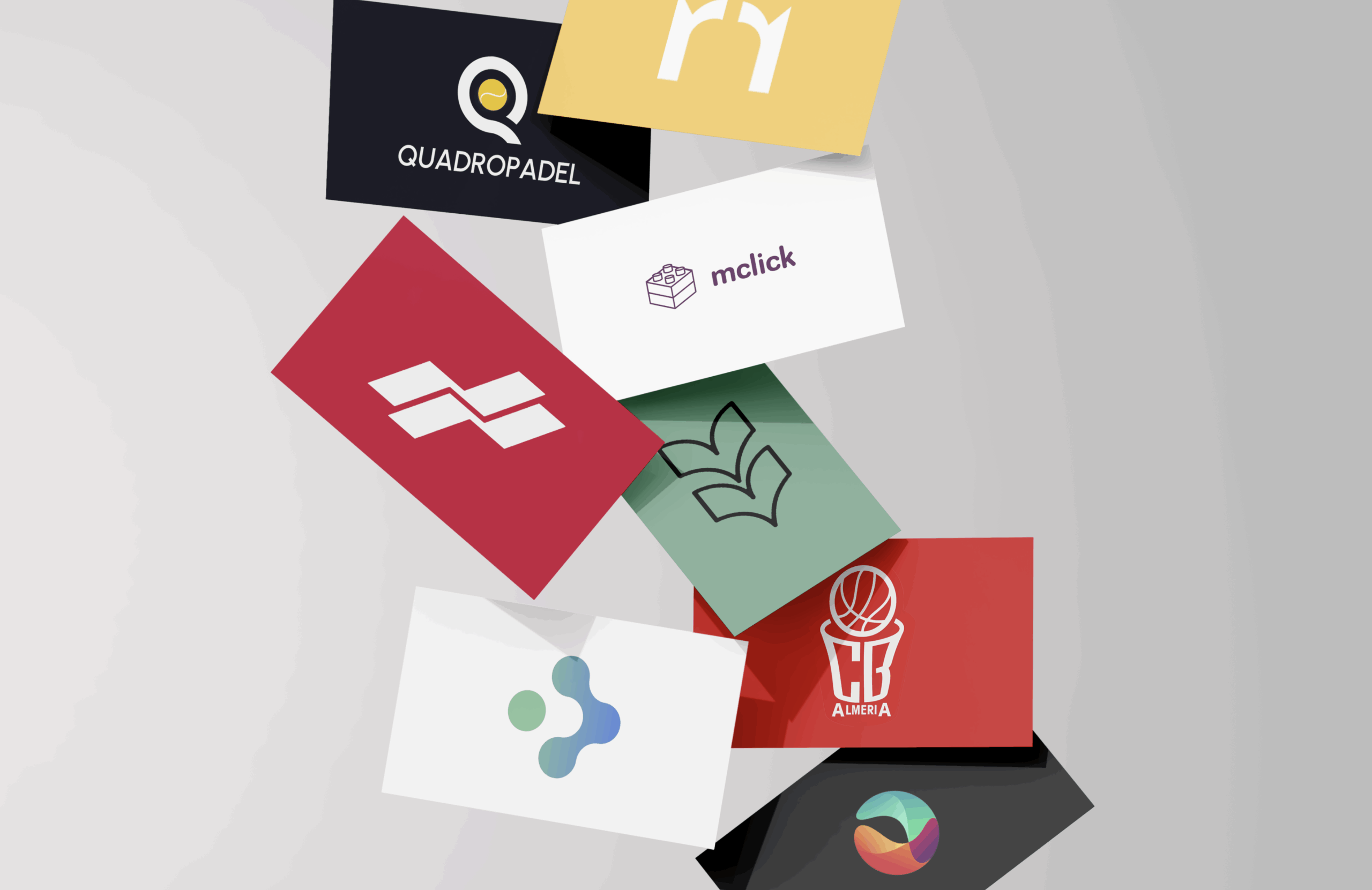 Collage de ideas creativas para el diseño de tarjetas de visita NFC, mostrando diferentes estilos, colores y materiales.